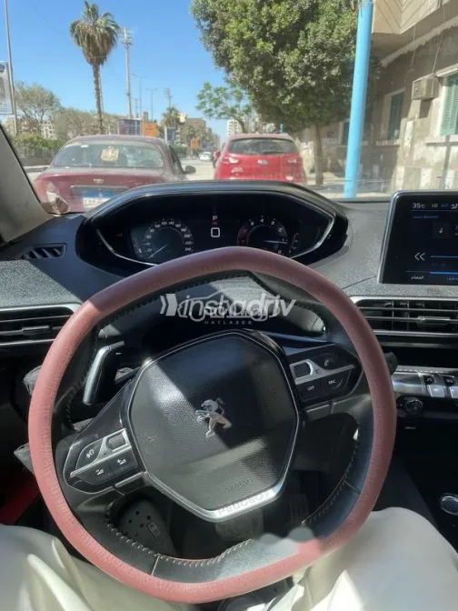 بيجو 5008 2021 أحمر مستعملة للبيع - 6