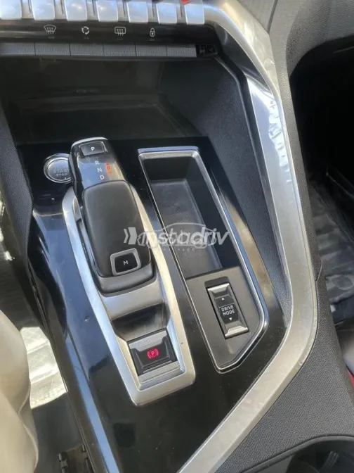 بيجو 5008 2021 أحمر مستعملة للبيع - 7