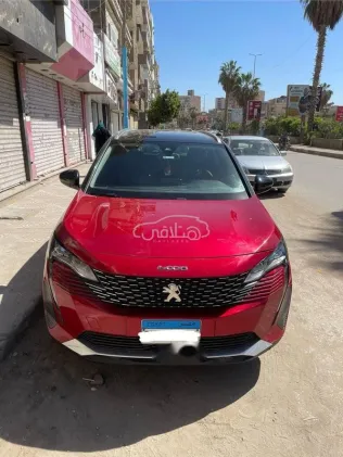 بيجو 5008 2021 أحمر مستعملة للبيع