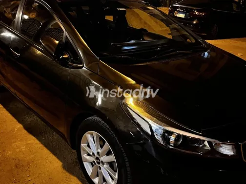 كيا سيراتو 2017 أبيض مستعملة للبيع - 1