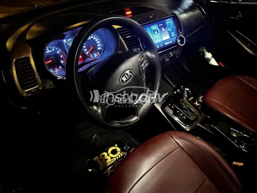 كيا سيراتو 2017 أبيض مستعملة للبيع - 3