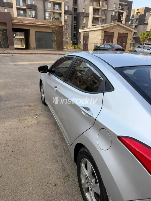 Hyundai Avante 2012 White Used for Sale - 3