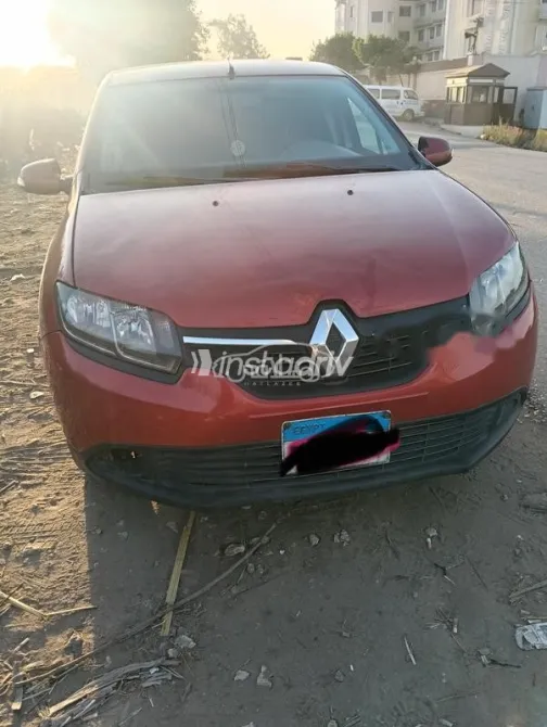 Renault Logan 2016 Red Used for Sale - 1