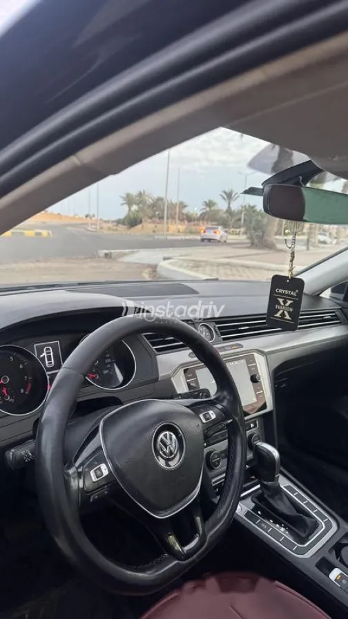 فولكس فاغن باسات 2018 أبيض مستعملة للبيع - 4