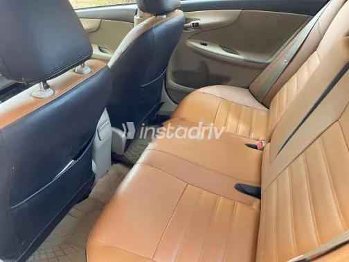 تويوتا كورولا 2013 أبيض مستعملة للبيع - 3