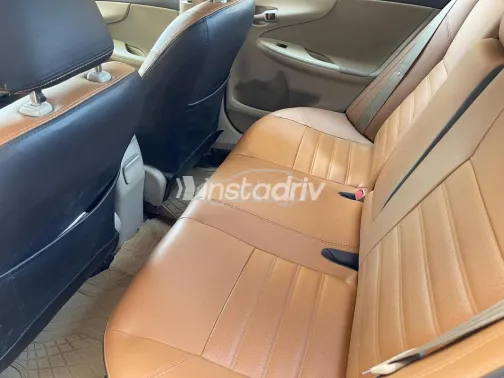 تويوتا كورولا 2013 أبيض مستعملة للبيع - 4