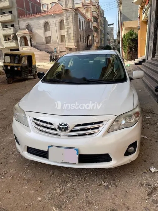 تويوتا كورولا 2013 أبيض مستعملة للبيع - 7