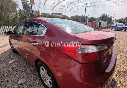 كيا سيراتو 2015 أحمر غامق مستعملة للبيع - 3