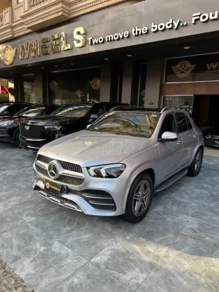 مرسيدس جي ال اي 450 2023 فضي مستعملة للبيع