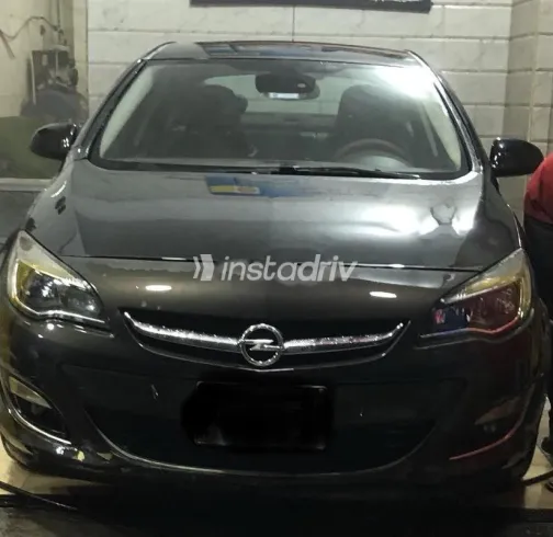اوبل أسترا 2013 أسود مستعملة للبيع - 1