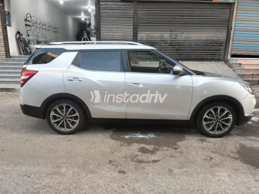 سانج يونج تيفولى XLV 2019 أبيض مستعملة للبيع - 3