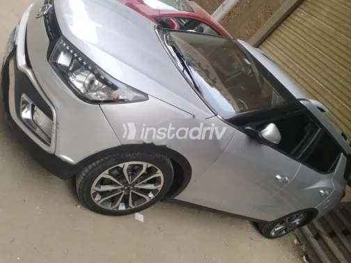 سانج يونج تيفولى XLV 2019 أبيض مستعملة للبيع - 4