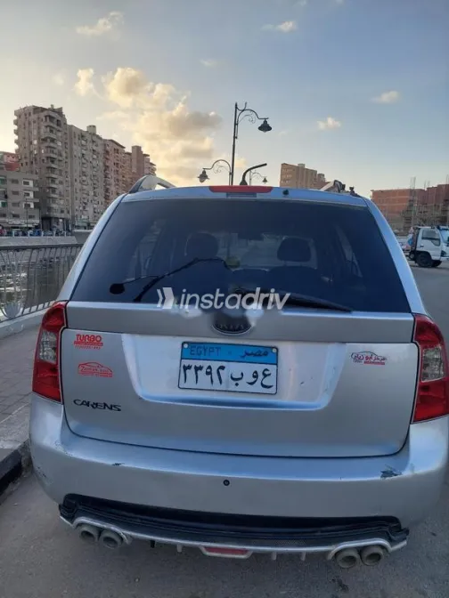 Kia Carens 2010 Silver Used for Sale - 2
