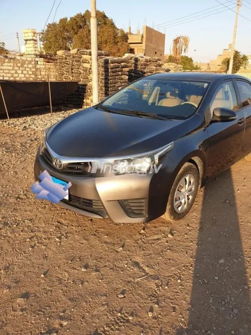 تويوتا كورولا 2015 رمادي غامق مستعملة للبيع - 6