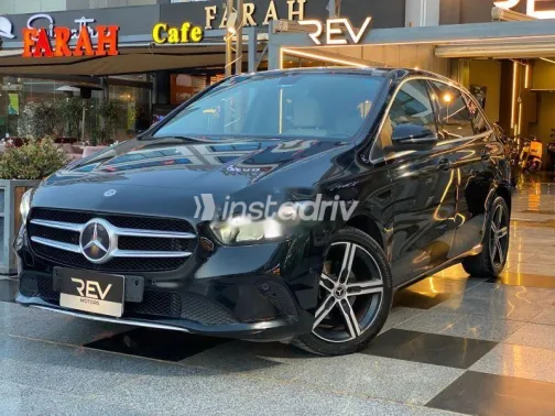 مرسيدس B 180 2020 أسود مستعملة للبيع - 1