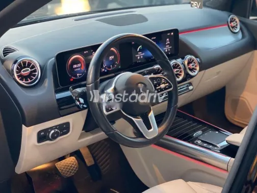 مرسيدس B 180 2020 أسود مستعملة للبيع - 2