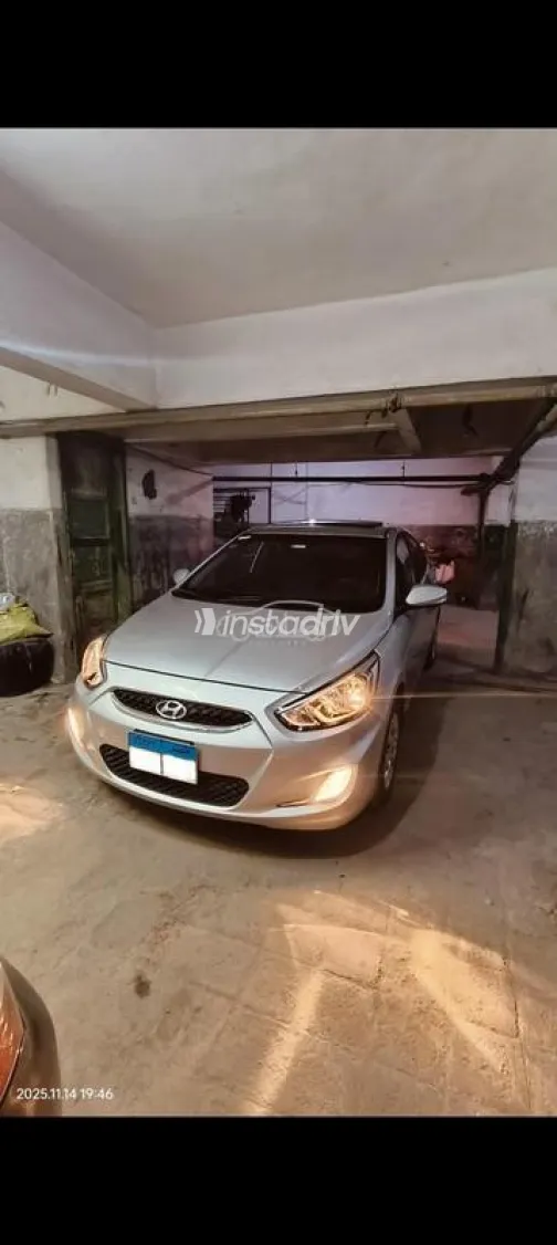 هيونداي اكسنت RB 2025 فضي مستعملة للبيع - 1