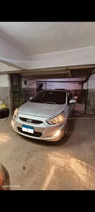 هيونداي اكسنت RB 2025 فضي مستعملة للبيع