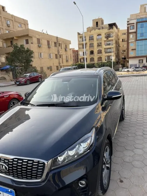 كيا سورينتو 2019 أبيض مستعملة للبيع - 3
