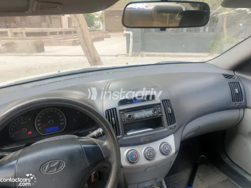 هيونداي إلنترا 2010 أبيض مستعملة للبيع - 1