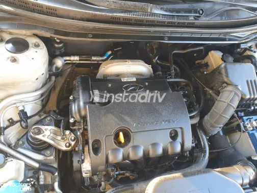 هيونداي إلنترا 2010 أبيض مستعملة للبيع - 2