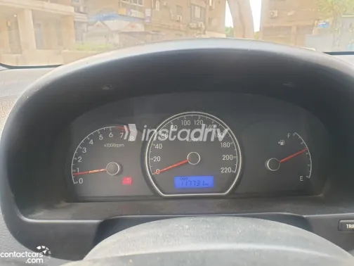 هيونداي إلنترا 2010 أبيض مستعملة للبيع - 10