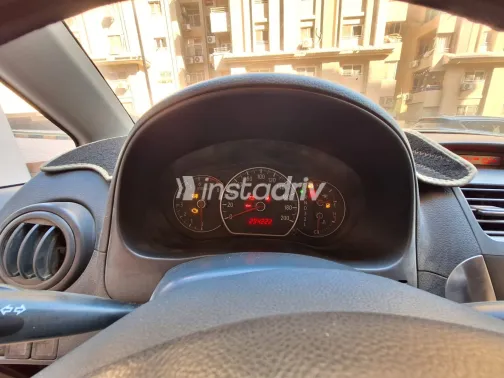 سوزوكى Sx 4 2009 أبيض مستعملة للبيع - 4