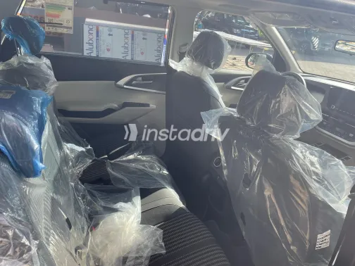 كيا كارينز 2023 أبيض مستعملة للبيع - 2