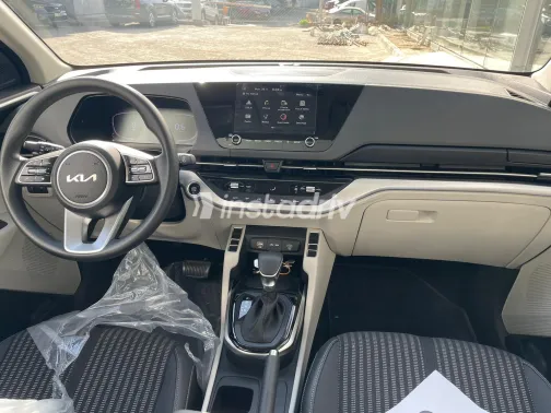 كيا كارينز 2023 أبيض مستعملة للبيع - 5