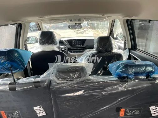 كيا كارينز 2023 أبيض مستعملة للبيع - 6