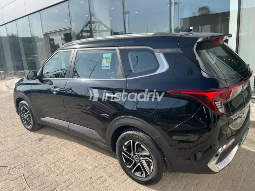 كيا كارينز 2023 أبيض مستعملة للبيع - 7