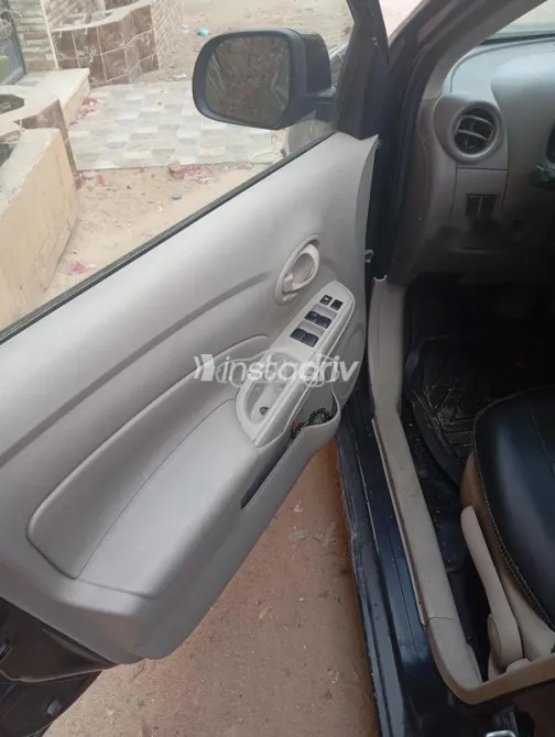 نيسان صنى 2013 أسود مستعملة للبيع - 6