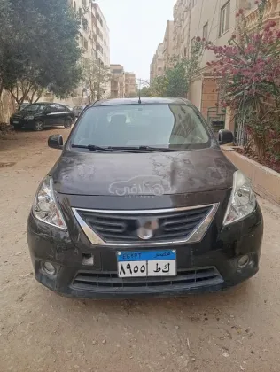 نيسان صنى 2013 أسود مستعملة للبيع