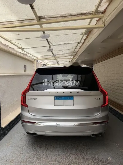 فولفو XC90 2021 فضي مستعملة للبيع - 3