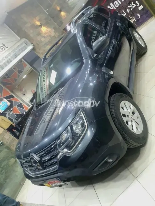رينو داستر 2022 أسود مستعملة للبيع - 1