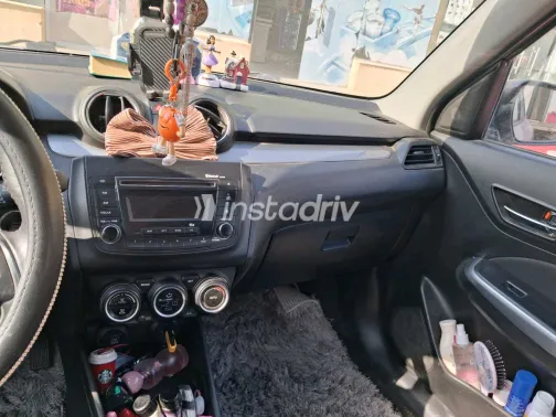 سوزوكى سويفت 2021 أبيض مستعملة للبيع - 2