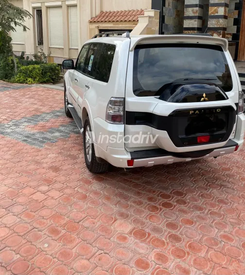 ميتسوبيشي باجيرو 2019 أبيض مستعملة للبيع - 2