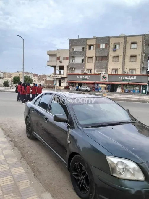 تويوتا أفنسيس 2006 أخضر غامق مستعملة للبيع - 2