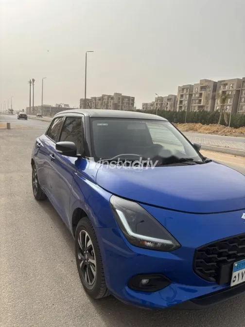 Suzuki Swift 2025 White Used for Sale - 3