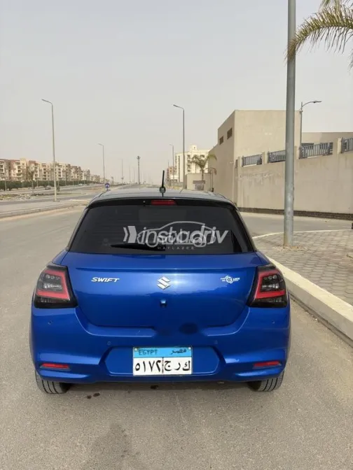 Suzuki Swift 2025 White Used for Sale - 4