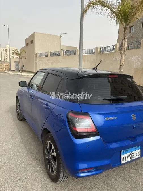 Suzuki Swift 2025 White Used for Sale - 5