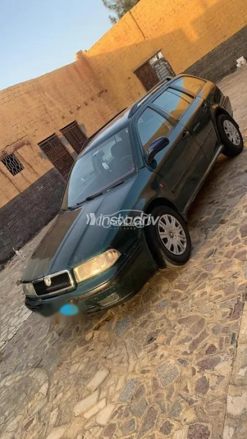 سكودا اوكتافيا A4 2000 أخضر غامق مستعملة للبيع - 3