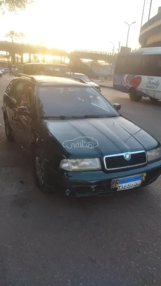 سكودا اوكتافيا A4 2000 أخضر غامق مستعملة للبيع