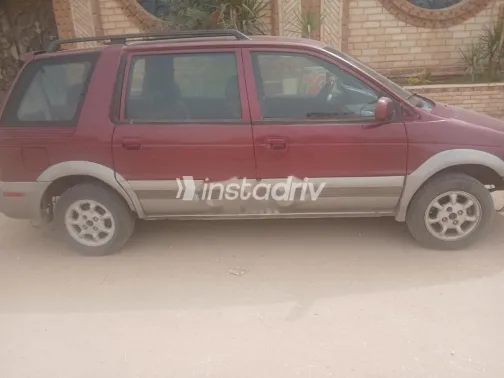 هيونداي سانتامو 2001 أحمر غامق مستعملة للبيع - 1