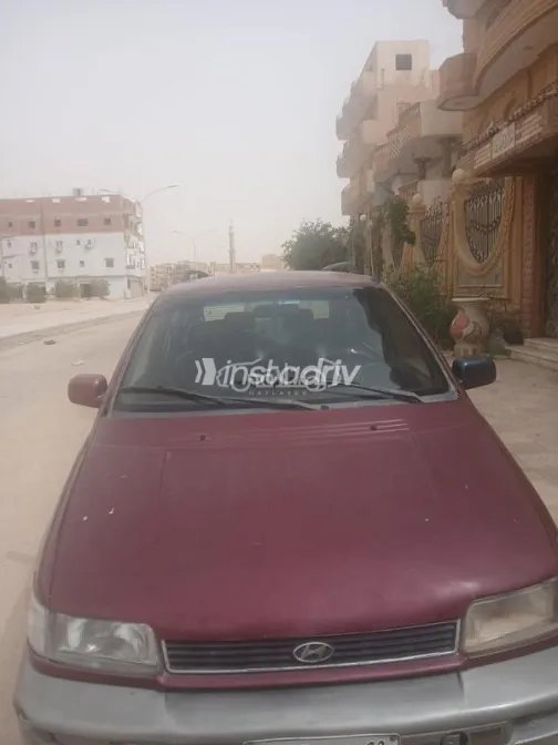 هيونداي سانتامو 2001 أحمر غامق مستعملة للبيع - 4
