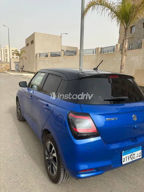 Suzuki Swift 2025 White Used for Sale - 3