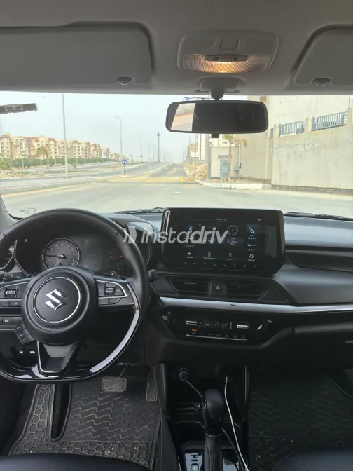 Suzuki Swift 2025 White Used for Sale - 8