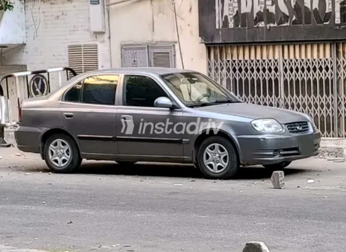 Hyundai Verna 2011 White Used for Sale - 1