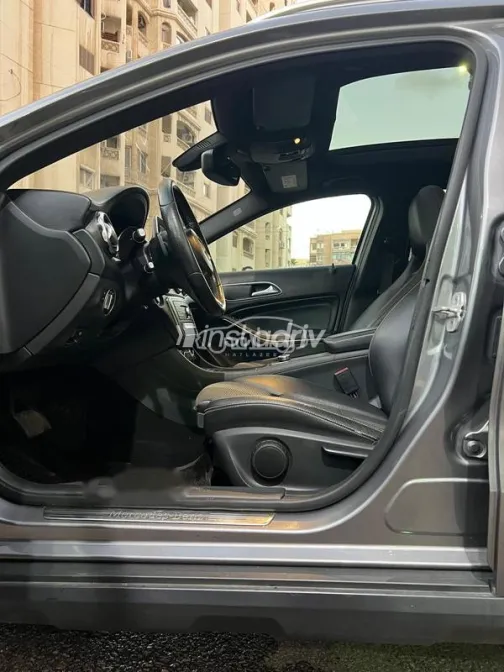 Mercedes GLA 200 2018 Gray Used for Sale - 6