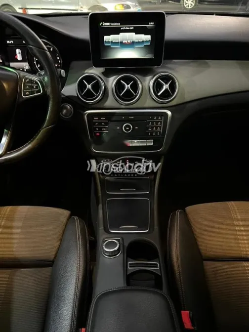 Mercedes GLA 200 2018 Gray Used for Sale - 7